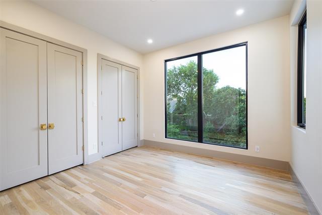 Building Photo - 6984 Santa Barbara Dr