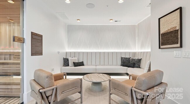 Building Photo - 1007 S Mint St