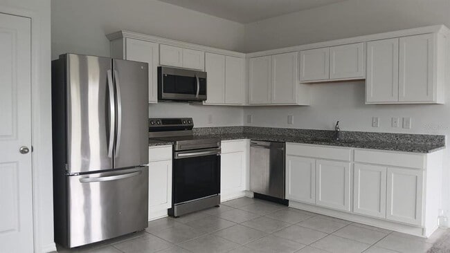 Building Photo - 421 Madison Dr