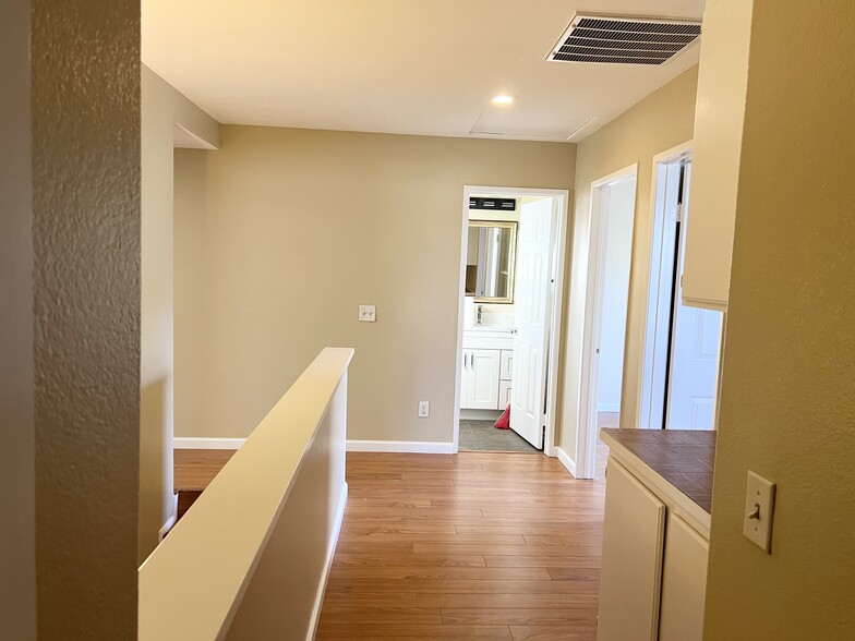 Upstairs hallway - 5 Ryley Ct