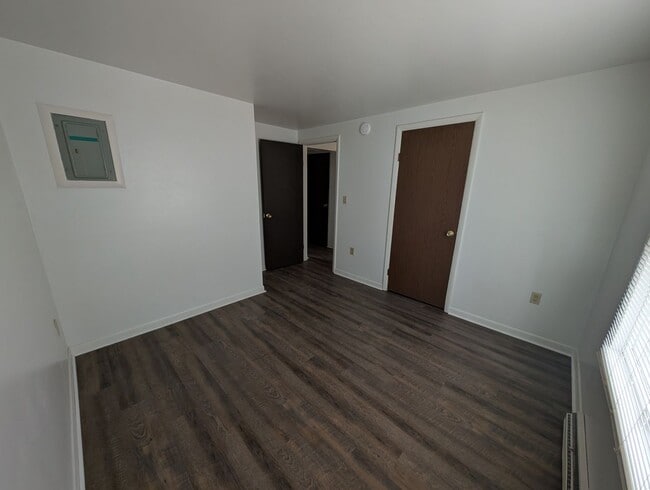 Building Photo - 2110-2110 Hollingsworth St