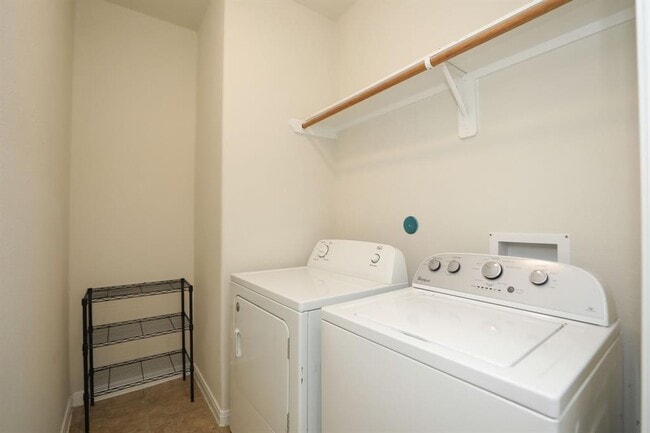 Building Photo - 4802 Elenas Bend Ct
