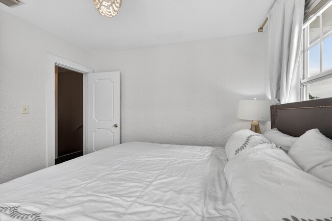 Building Photo - 412 El Prado