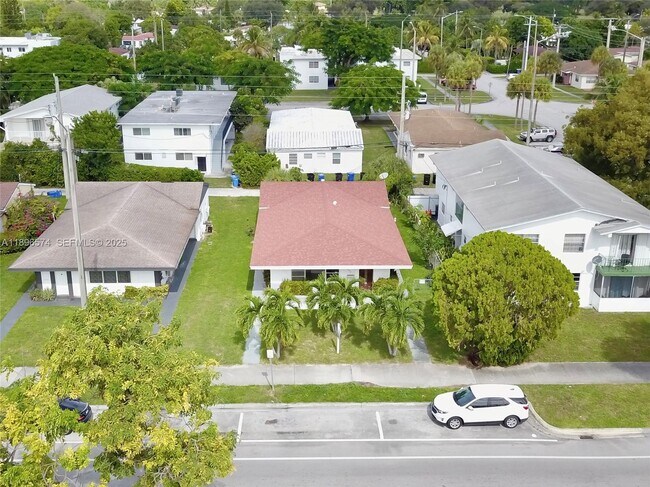 Building Photo - 1987 NE 171 St