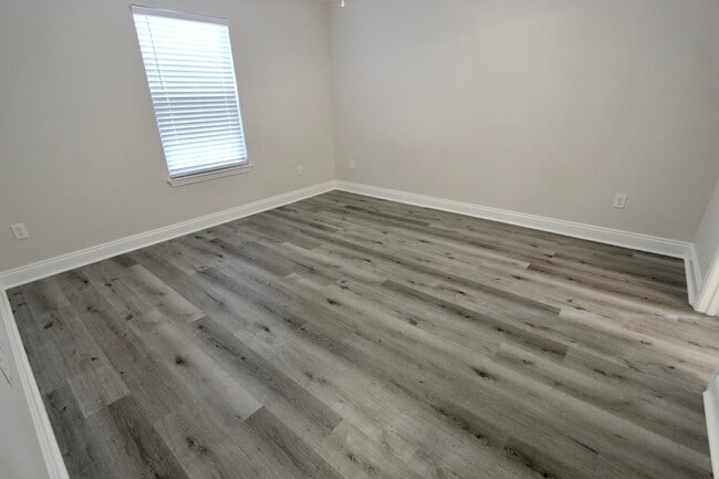 Building Photo - 5380 Highview Dr