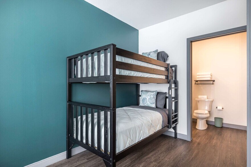 Building Photo - 781 Spring St