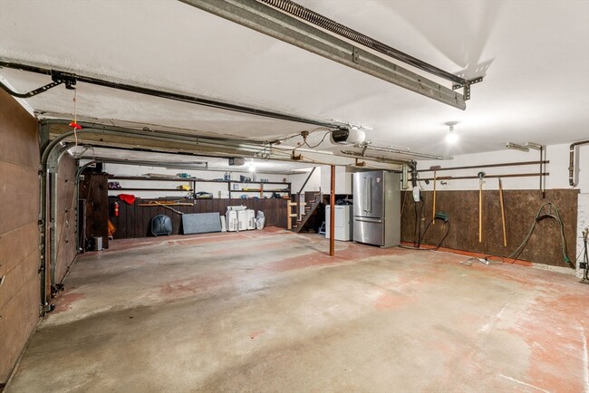 Building Photo - 306 Grove St
