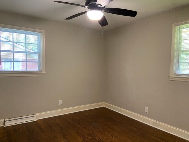 Building Photo - 3 Bedroom, 1.5 Bathroom House in Greensboro!