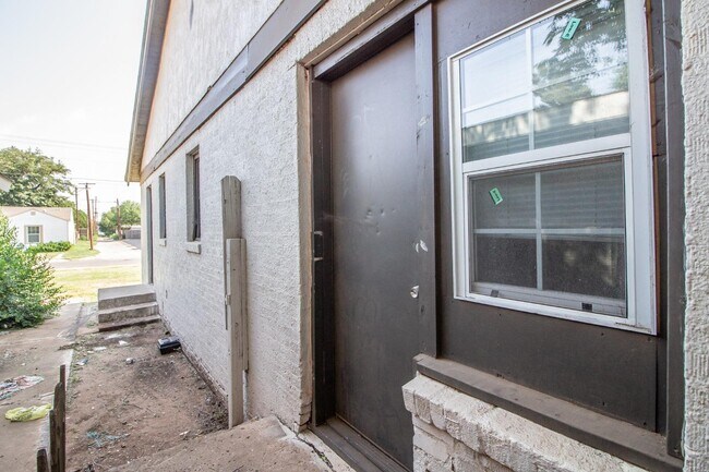 Building Photo - 1905 21st St