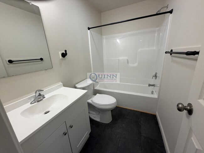 Building Photo - 319 Willow Dr