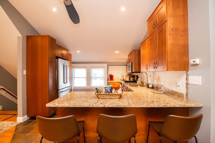 Building Photo - 247 Savin Hill Ave