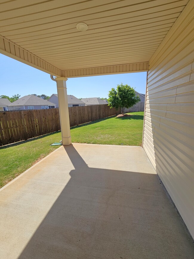 Building Photo - 558 Castleby Dr
