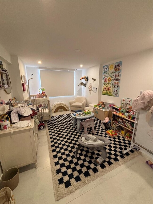 Building Photo - 6039 Collins Ave