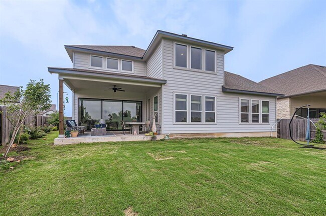 Building Photo - 542 Round Vly Trl