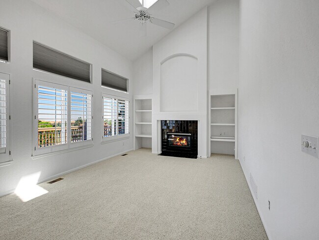 Building Photo - 732 Calgary Way