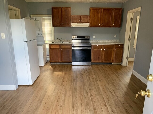 Building Photo - Cozy 2bd/1bath with Big Yard