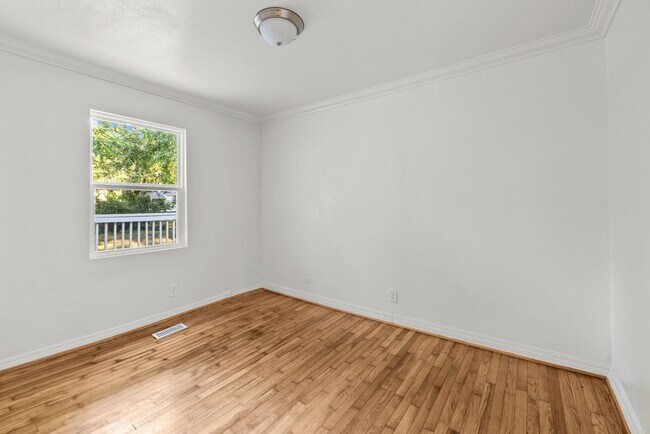 Building Photo - Charming 3 Bedroom, 2 Bathroom house