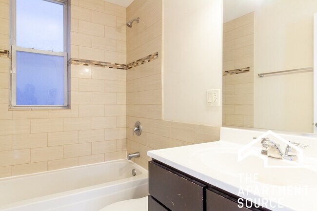 Building Photo - 855 W Cornelia Ave