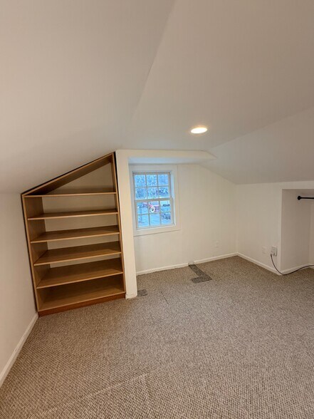 Building Photo - 131 Pine St