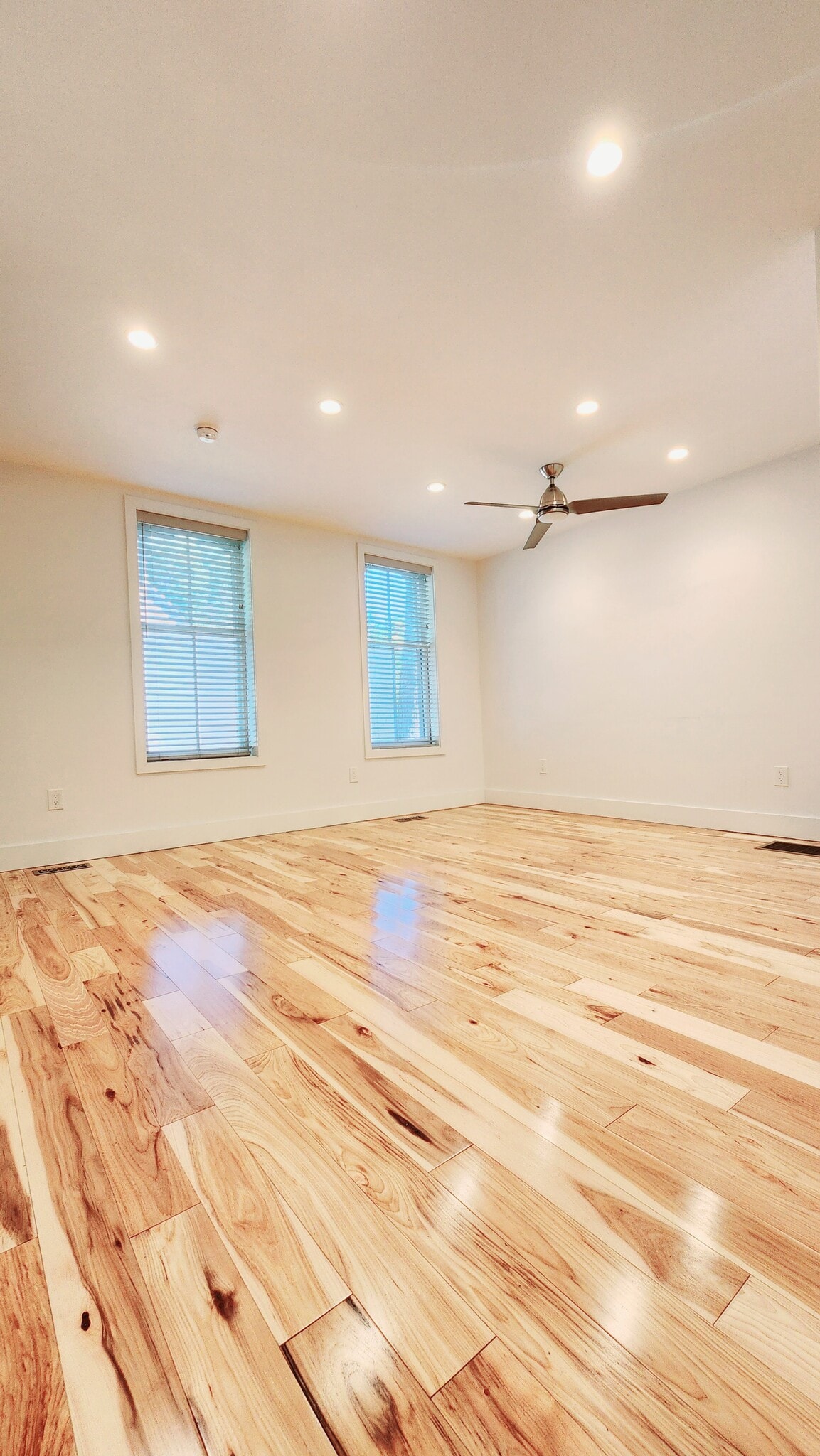 Building Photo - 2200 W 32nd St