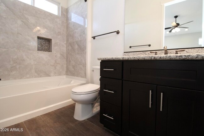 Building Photo - 1024 E Curry Rd