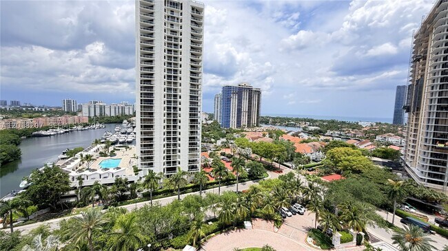 Building Photo - 19400 Turnberry Way