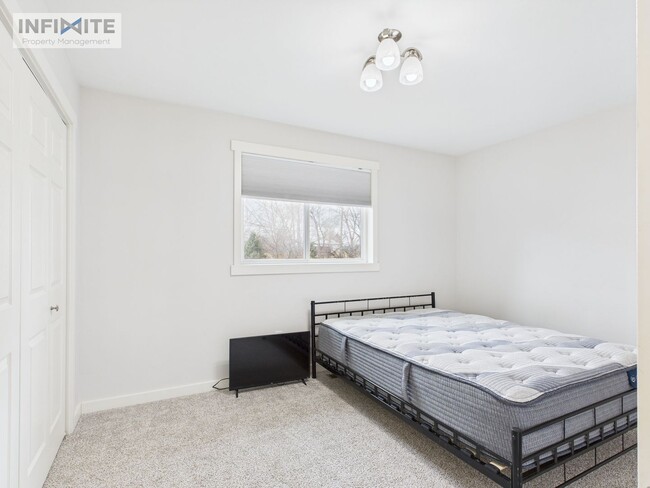 Building Photo - Great Four Bedroom!