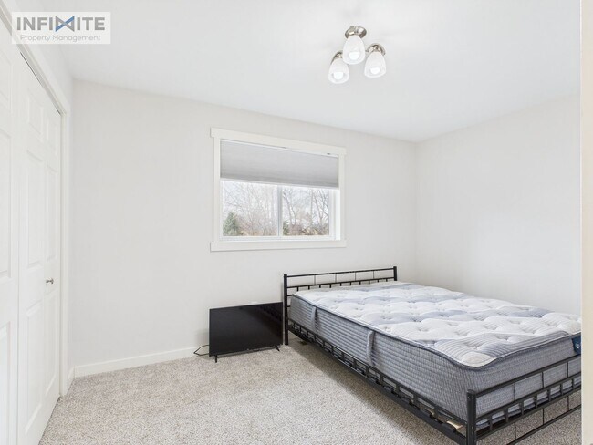 Building Photo - Great Four Bedroom! First Month Half Off!!