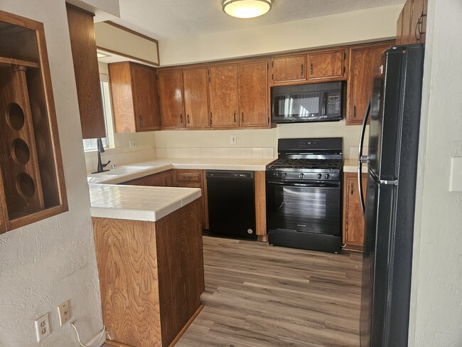 Building Photo - 289 Melrose Dr