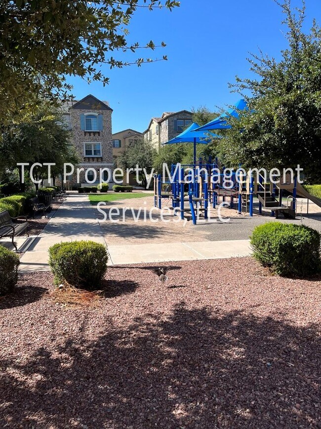 Building Photo - Beautiful Home In Gilbert Lake Community!