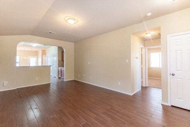 Building Photo - 3 Bedroom, 2 Bath, Single Story Home in Highland Park