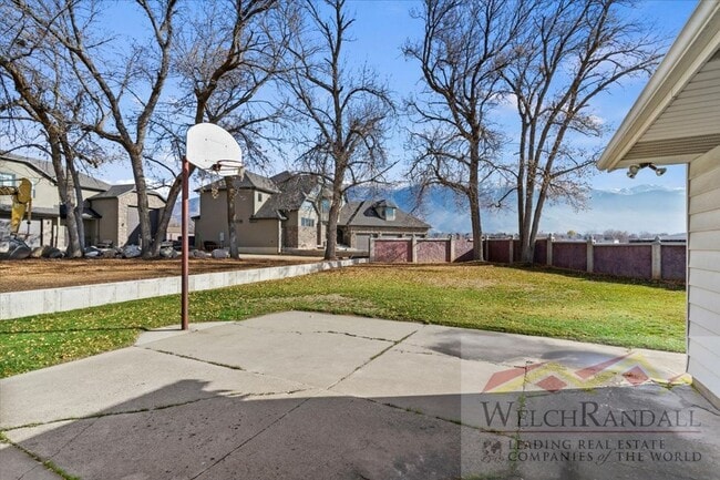 Building Photo - Your Ideal 4-Bed Layton Home - Style, Space & Location!