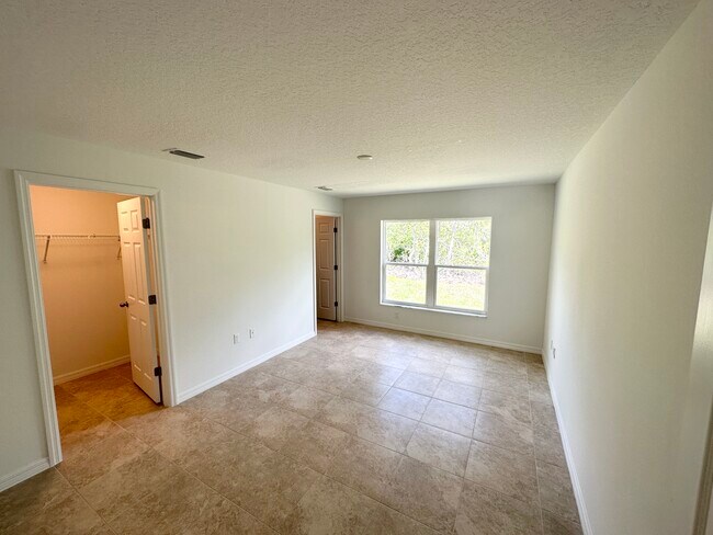 Building Photo - 14 Sleigh Bell Pl