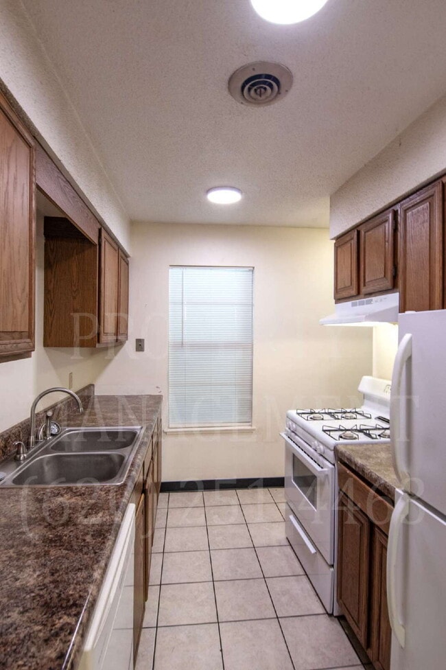 Building Photo - 2 Bedroom 1 Bath Coffeyville Apartment.