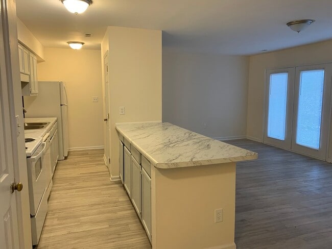 Building Photo - Rent Special! Receive half off 1st full mo...