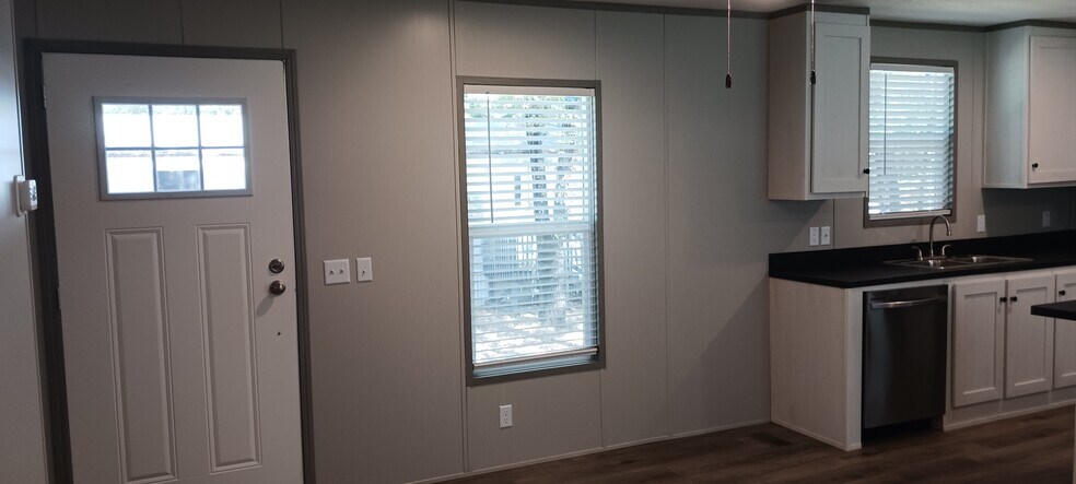 Building Photo - 49 Thousand Oaks Dr