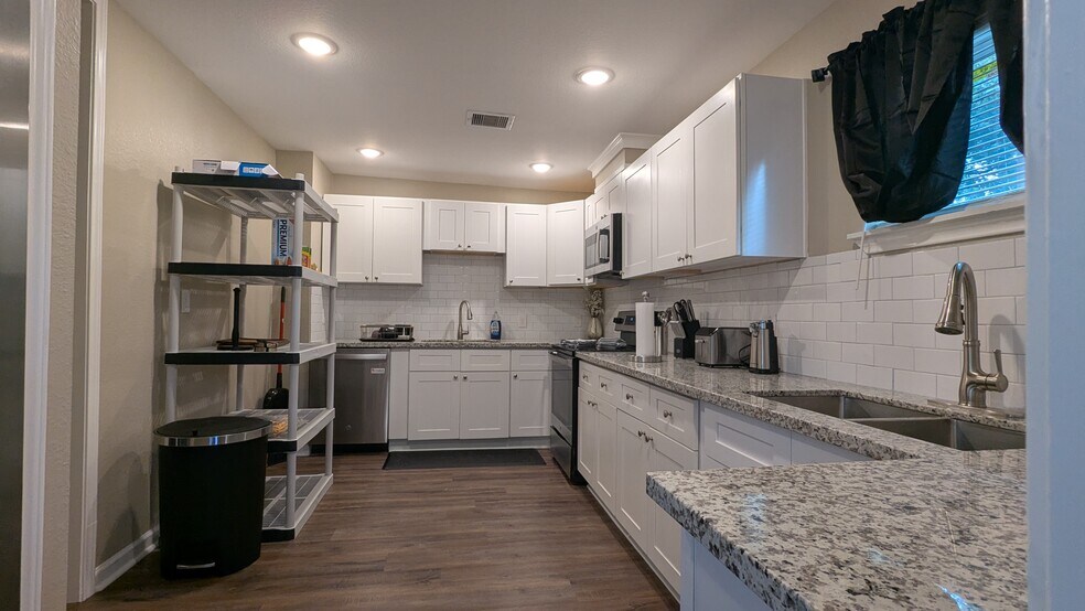 Building Photo - 3806 Luca St