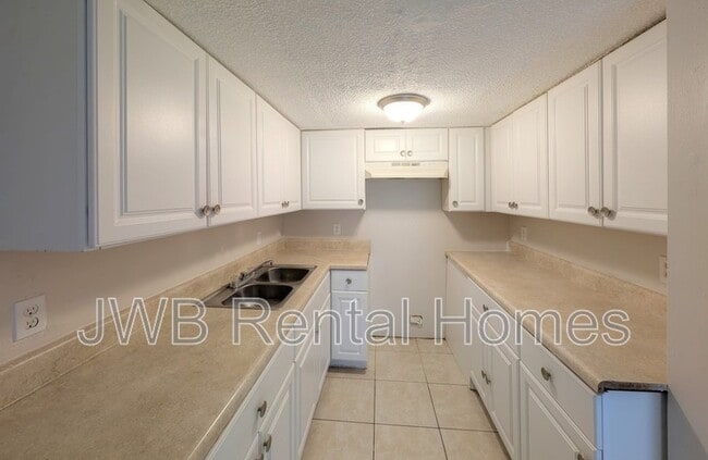 Building Photo - 2885 Yellow Pine Ct