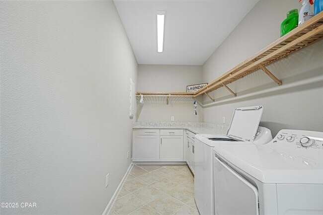 Building Photo - 9431 Paradise Dr