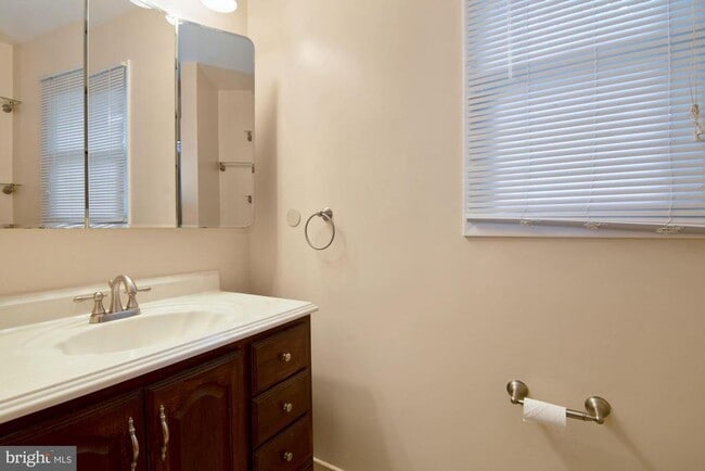 Building Photo - 6807 Dean Dr