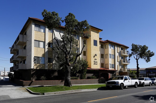 Building Photo - Villa Salvatore