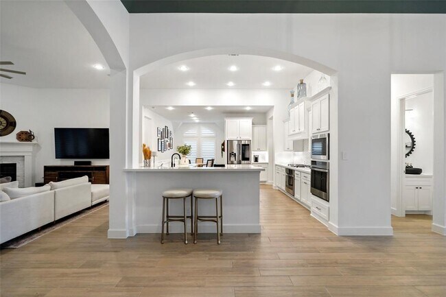 Building Photo - 4803 Bernard Dr