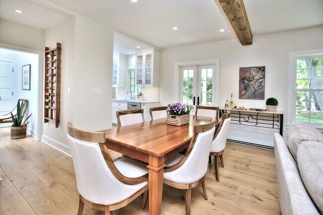 Building Photo - 55 Kings Hwy N