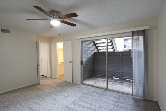 Building Photo - 6601 Sands Point Dr