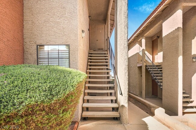 Building Photo - 5576 W Rochelle Ave.