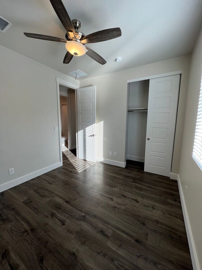 Building Photo - 3 Bedroom + Office in Highlands Ranch, Chi...