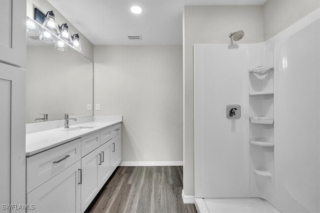 Building Photo - 412 NE 25th St