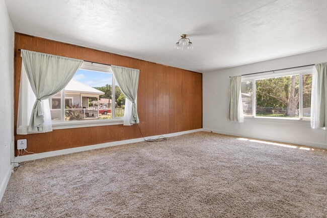 Building Photo - 540 8th St