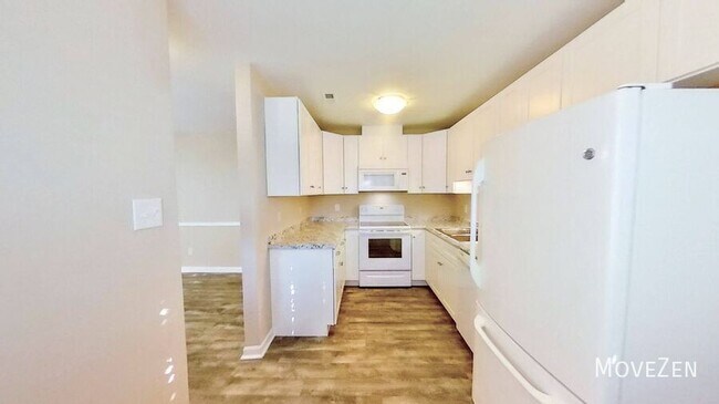 Building Photo - 7223 Sandy Creek Dr