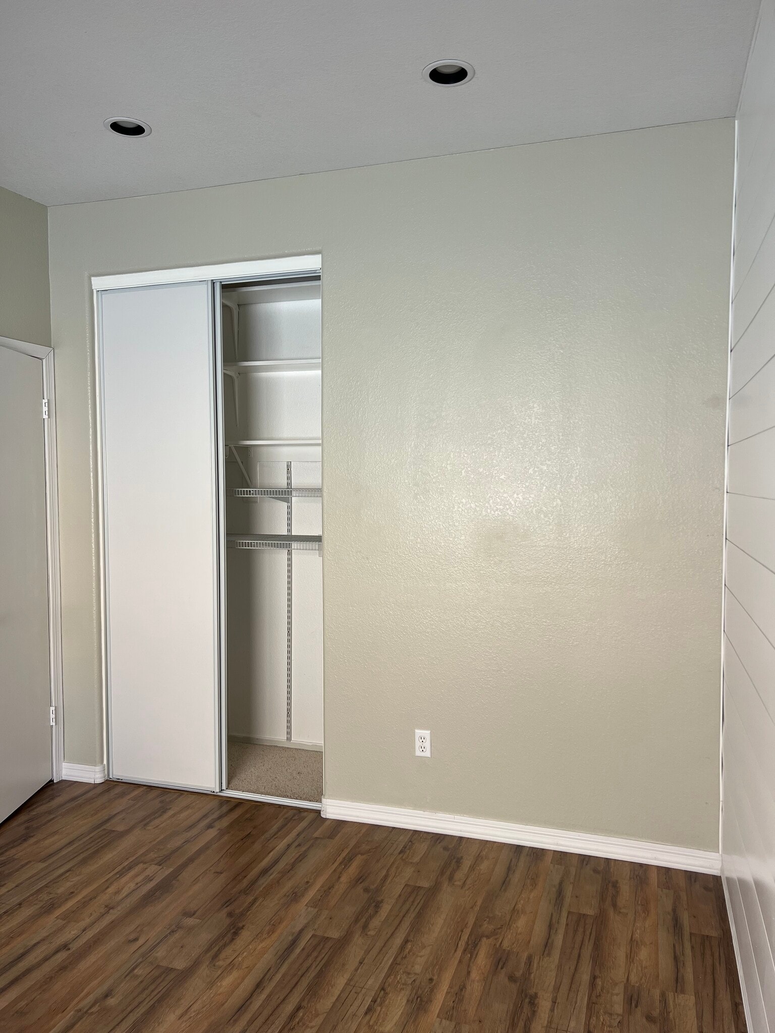 Building Photo - 7500 E Deer Valley Rd